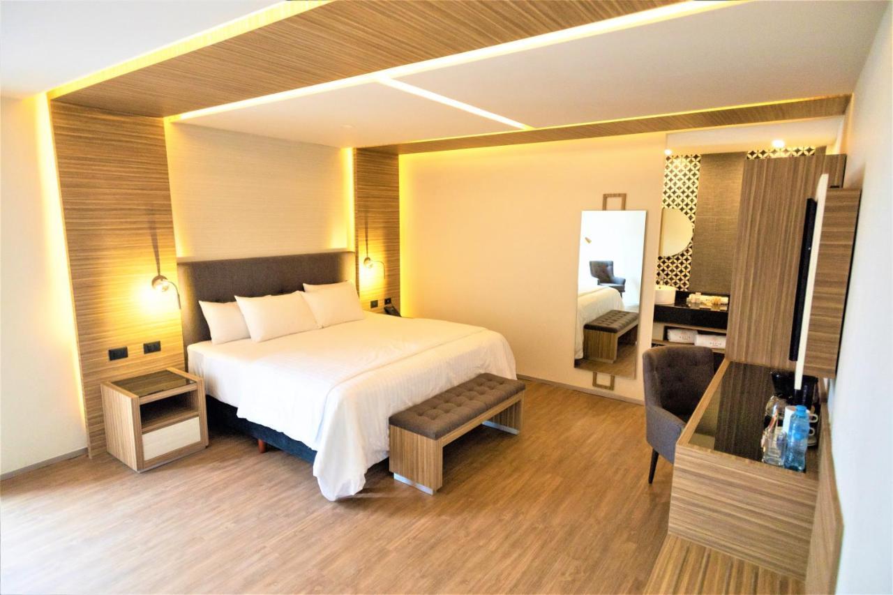 Hotel Plaza By Kavia Merida Exterior photo